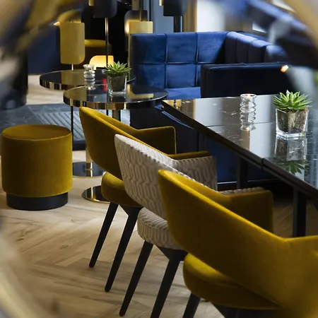 لو 10 بي أي إس فندق 4*