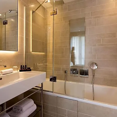 Le 10 Bis Hotell 4*