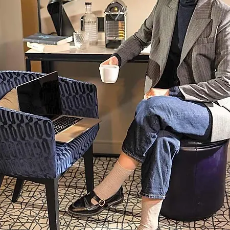 لو 10 بي أي إس فندق باريس