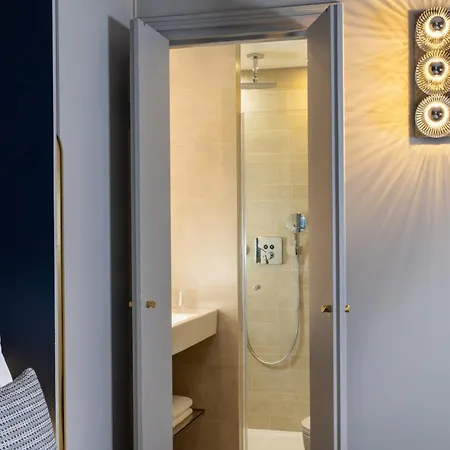 Hotell Le 10 Bis 4*